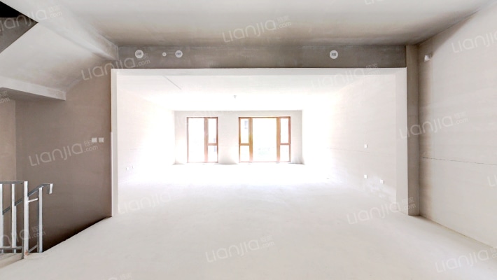 伟峰东域B区二手房实景图