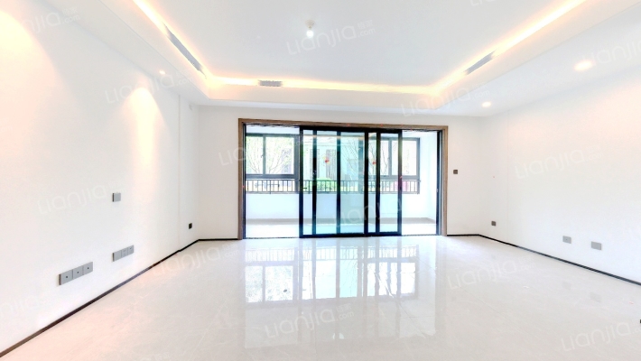 瑰丽江樾苑二手房实景图