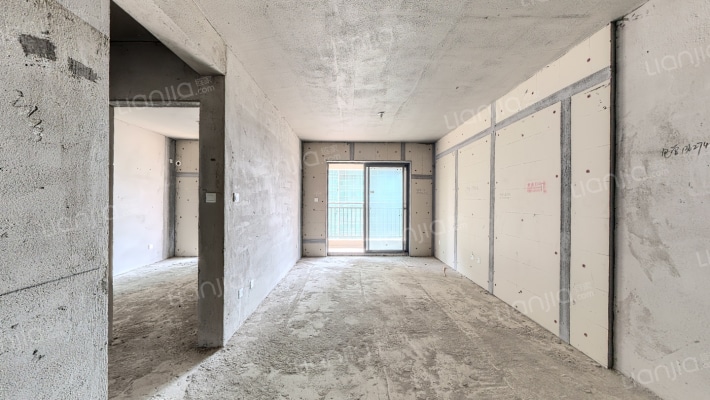 中梁正荣府二手房实景图