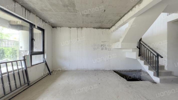 武汉蔡甸吾悦广场二手房实景图