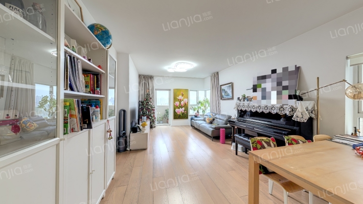 鸿艺豪苑二手房实景图