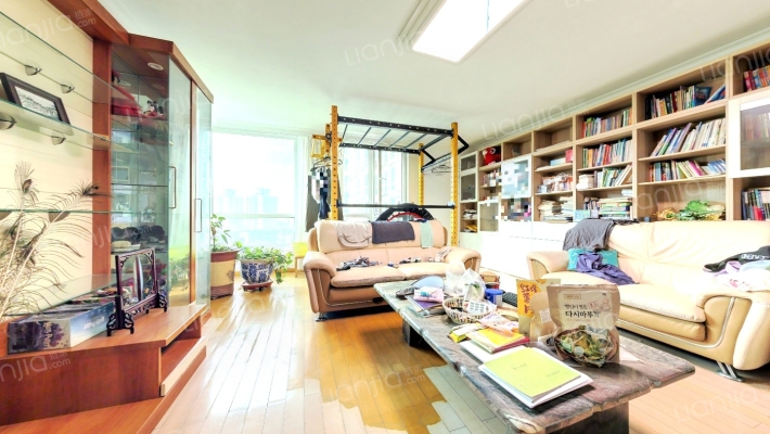 英特公寓二手房实景图