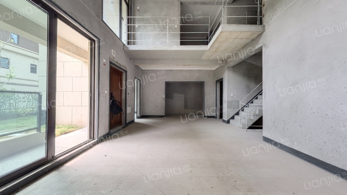 海兰云天湖山壹号二手房实景图