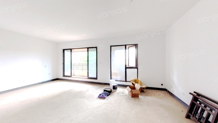 绿地国际博览城二期天玺二手房实景图