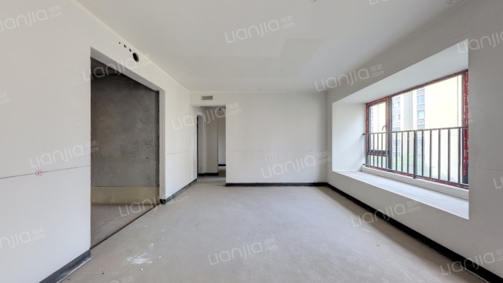 江山云出云晴二手房实景图