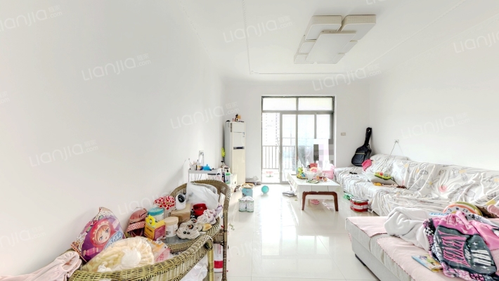 龙泊圣地澜岸二手房实景图