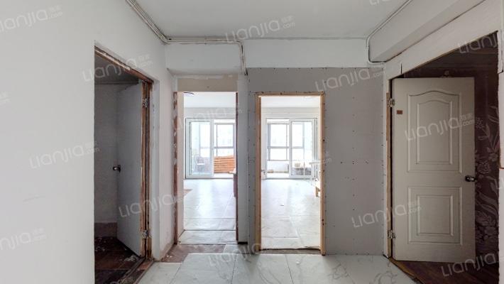 亚隆它山郡二期二手房实景图