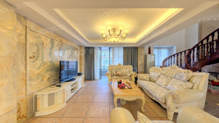 日出东方二手房实景图