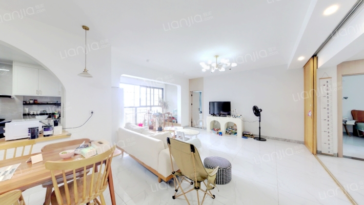 雅宝新城英伦世家(三区)二手房实景图