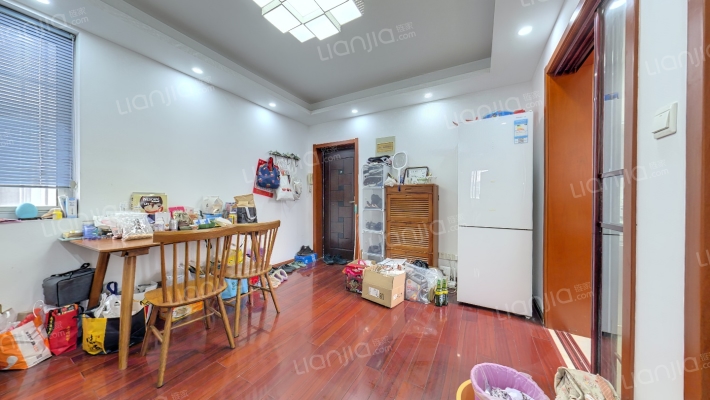 新元新村二手房实景图