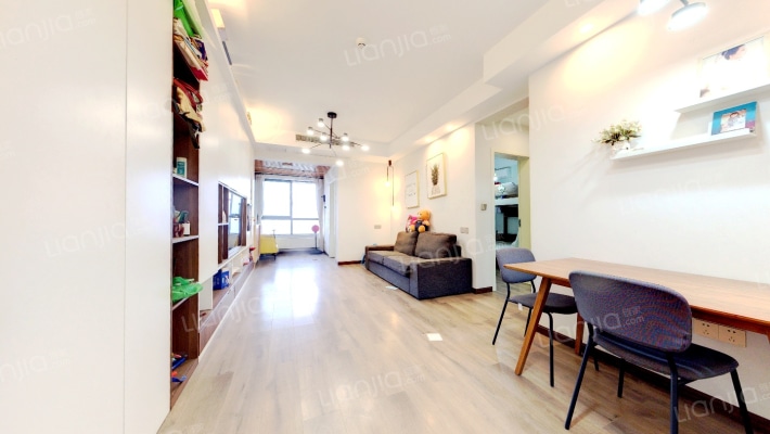 融创凡尔赛领馆四期二手房实景图