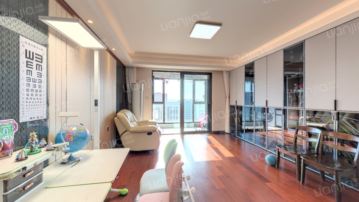 万科都荟南苑C区二手房实景图