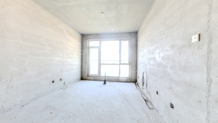 雯霆华苑二手房实景图