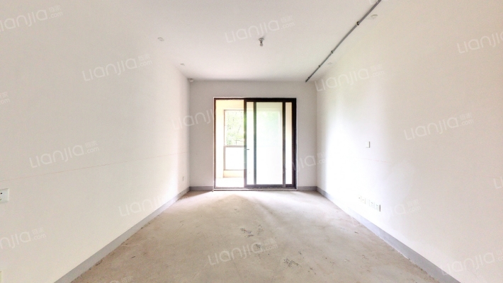 绿地理想名苑二手房实景图