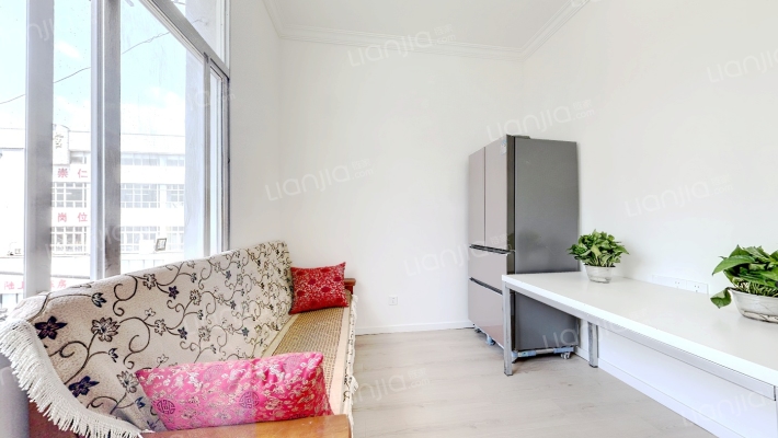 体育馆宿舍二手房实景图