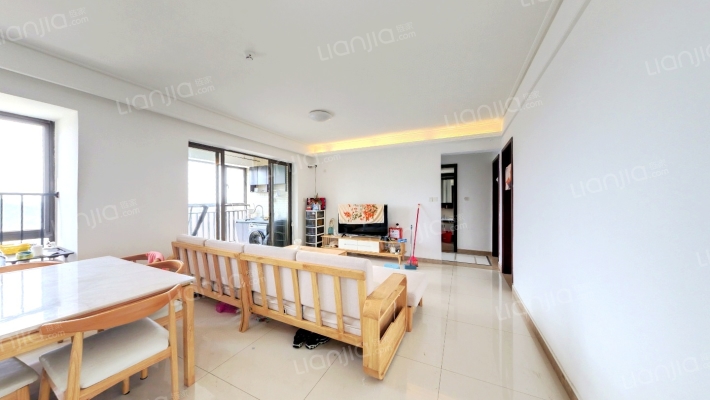 保利香槟国际花园二手房实景图