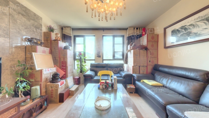 普罗旺世塞纳维斯二手房实景图