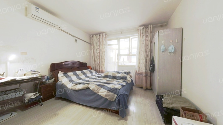 新贵都B区二手房实景图