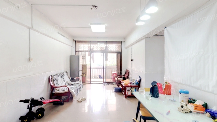 沿河商住区二手房实景图