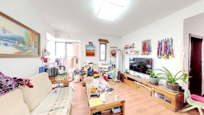 宝翠花都听景园二手房实景图