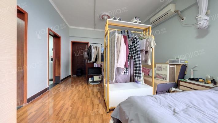 金巴黎二手房实景图