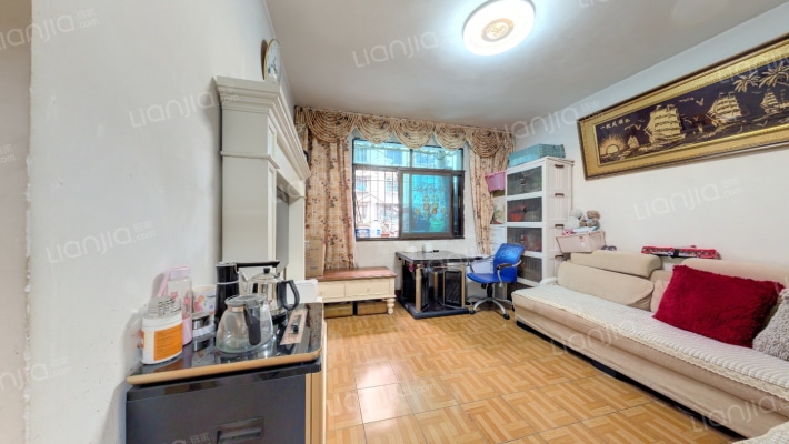 地校宿舍二手房实景图