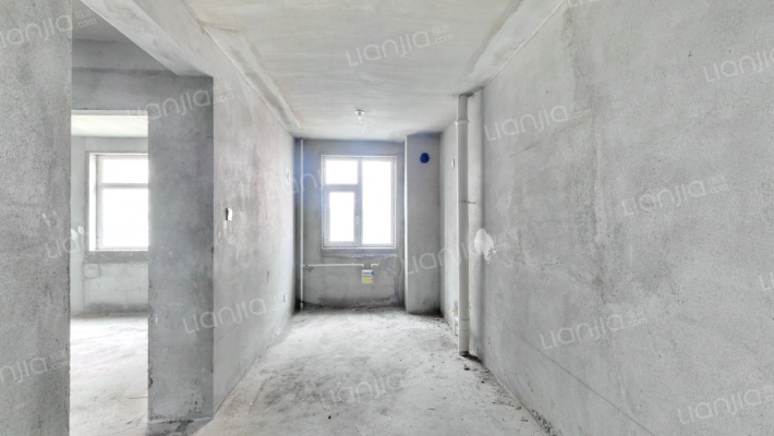 隆泰碧水山城B区二手房实景图