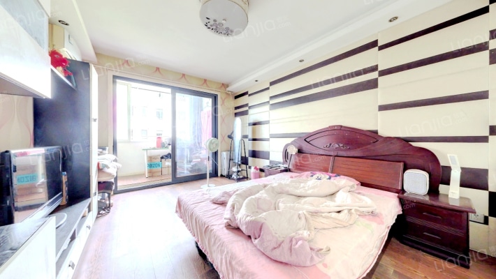 场中路2401弄二手房实景图