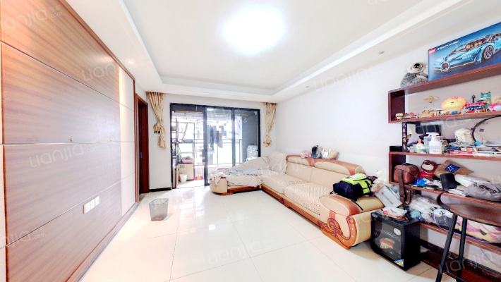 万科缤纷四季南区二手房实景图