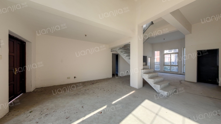 聆湖丽墅二手房实景图