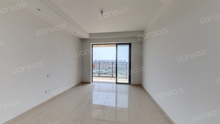 卓越海畔山二手房实景图