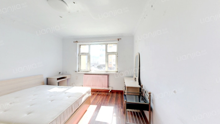 轻铁湖光花园二期二手房实景图