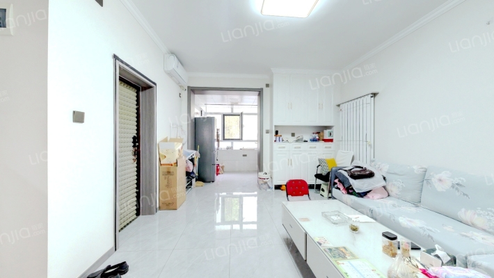 城堡酒店住宅小区二手房实景图