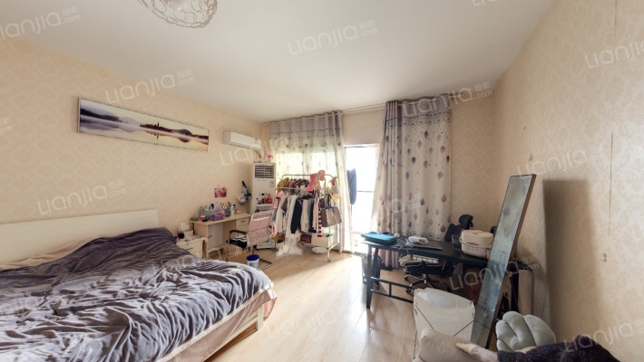 融科三万英尺二手房实景图