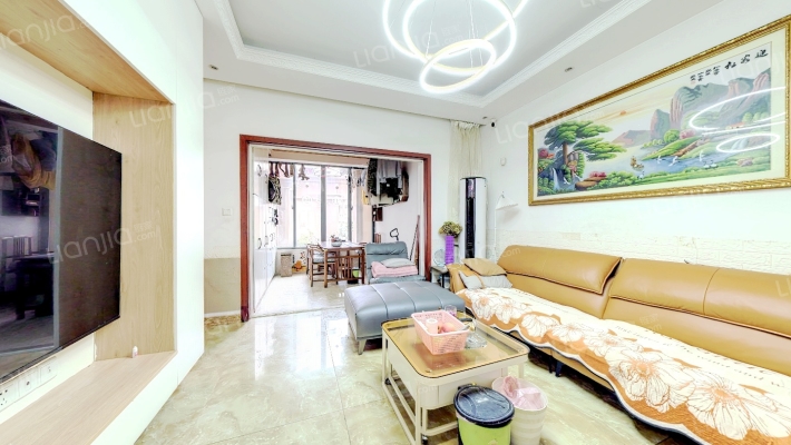 典雅依山郡二手房实景图