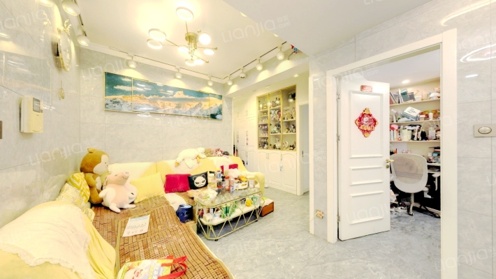 曹路家苑二手房实景图