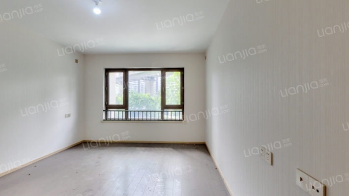 万科翡翠滨江二期二手房实景图