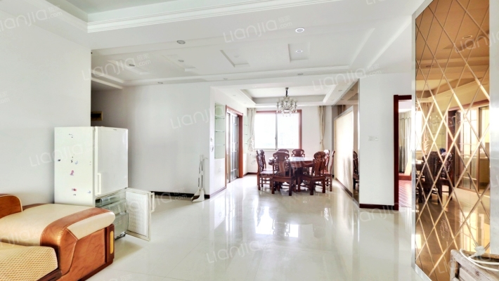 华亭绿景苑二手房实景图