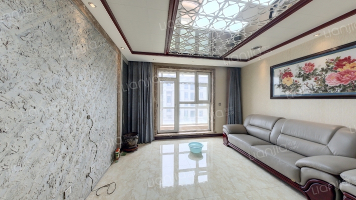 绿地海域中央墅A区二手房实景图