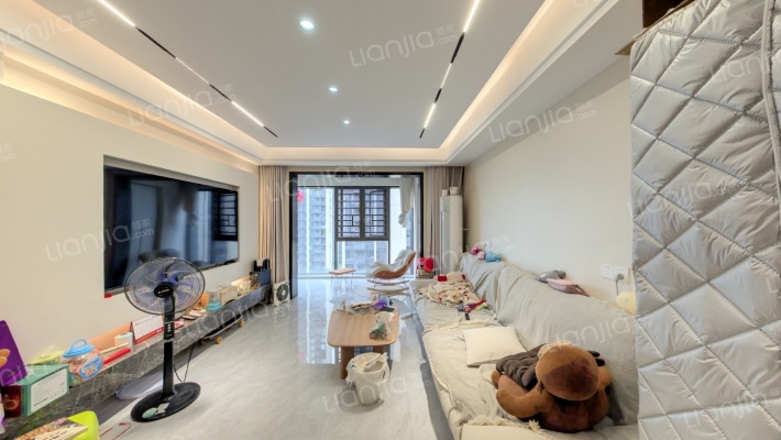 卓越伊景苑二手房实景图