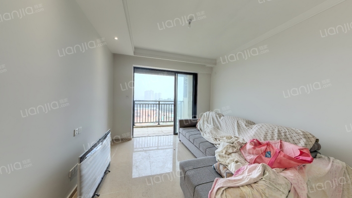 卓越海畔山二手房实景图