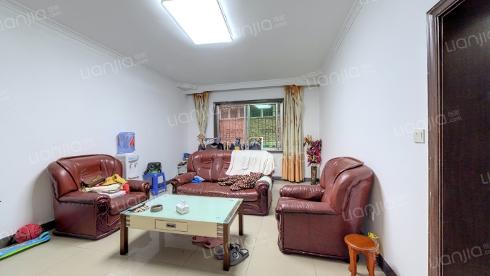 日杂公司二手房实景图