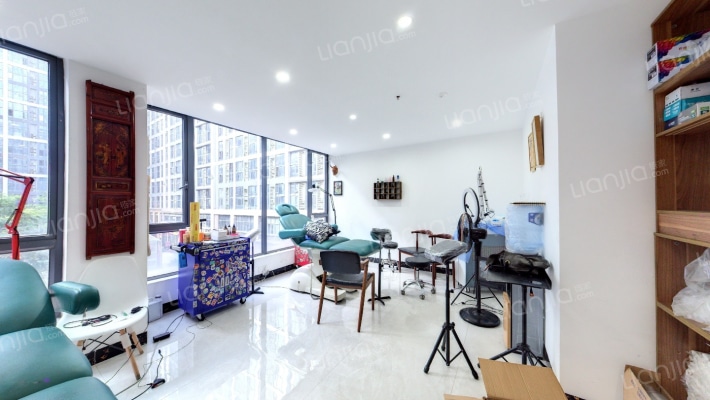 招商城市主场二手房实景图