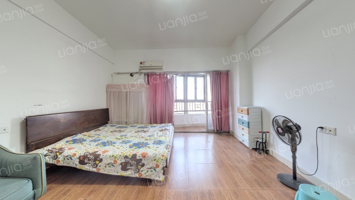 威斯广场星际公寓二手房实景图