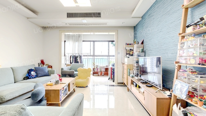 卓越维港二手房实景图