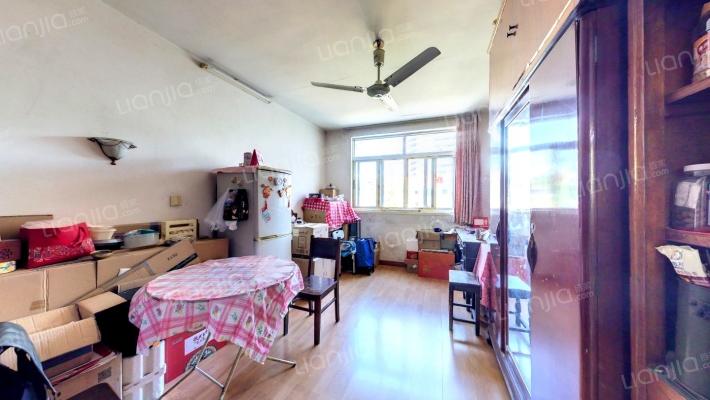 长乐路699号二手房实景图