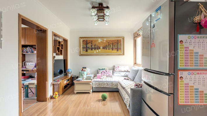 草芳新苑二手房实景图