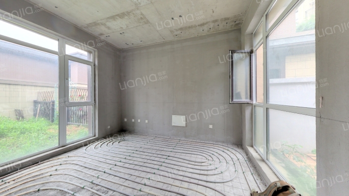 万科翡翠别墅二手房实景图