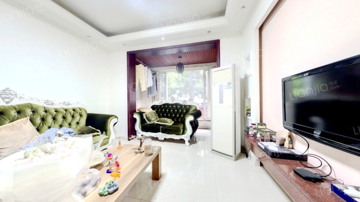 亚丁小镇二手房实景图