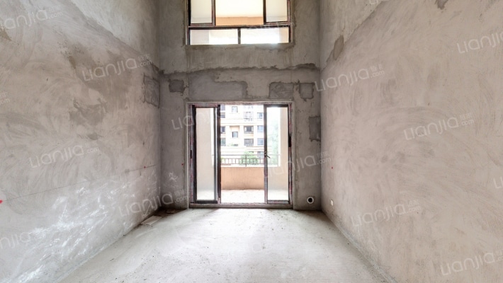 华美翡丽山二期二手房实景图